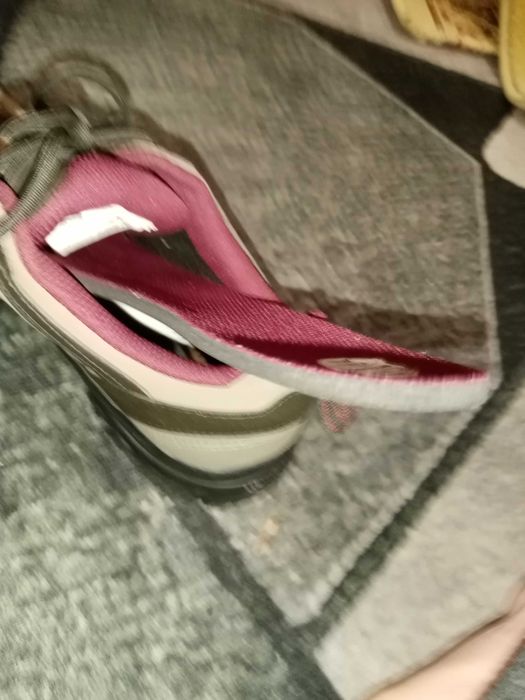 Кроссовки фирмы Quechua