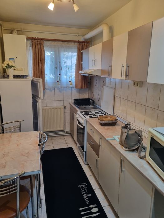 Inchiriez apartament
