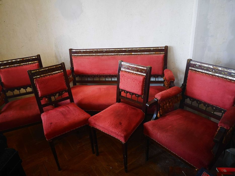 Антични мебели със седеф и цветя от месинг