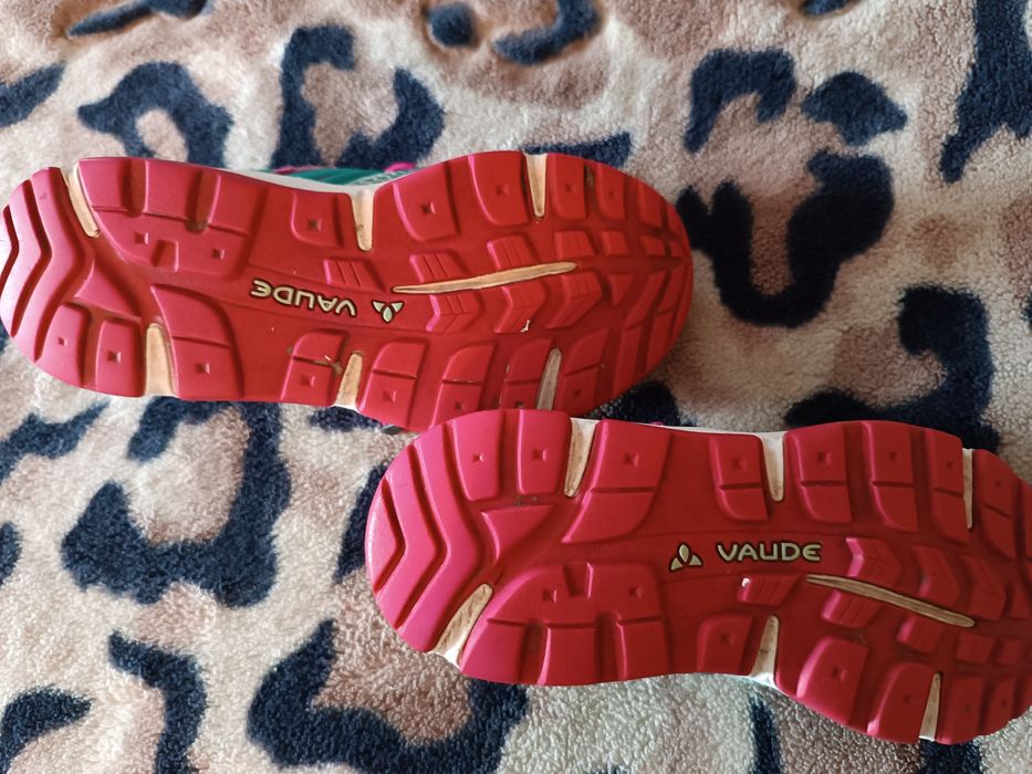 Кроссовки на девочку