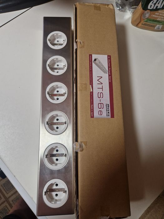 Distribuitor audio Oyaide
