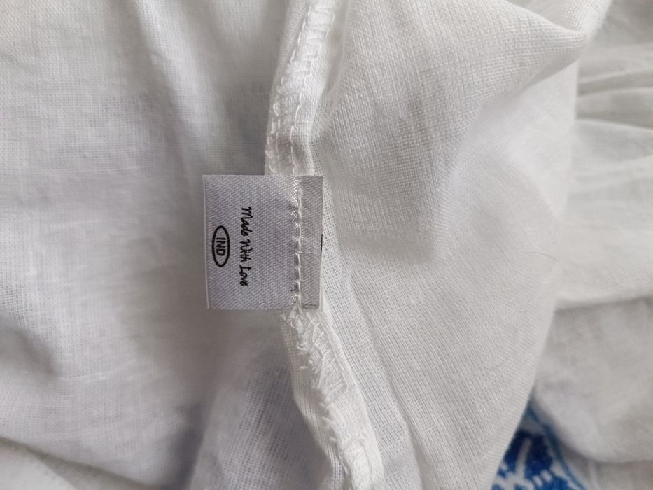 Ie dama tradiționala modernă