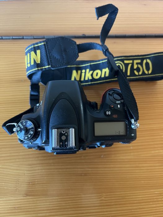 DSLR Nikon D750