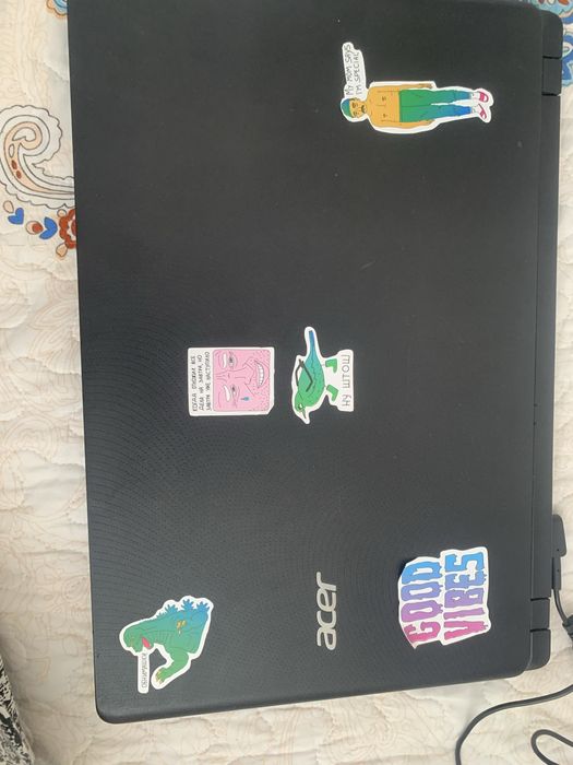 Ноутбук рабочий работает