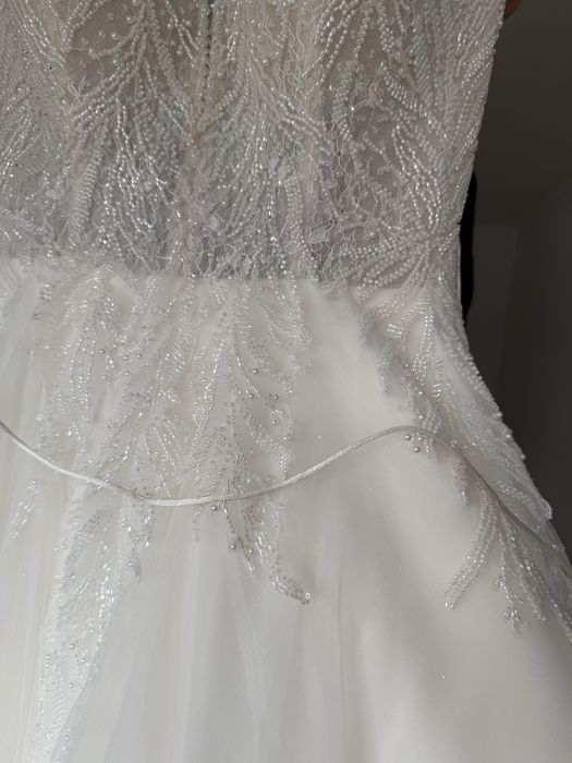 Булчинска рокля принцеса М-Л размер с мъниста и тюл + подарък воал