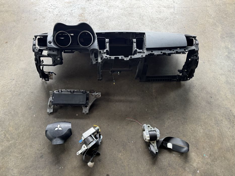 Kit airbag genunchi volan  plansa bord Mitsubishi Lancer 2010