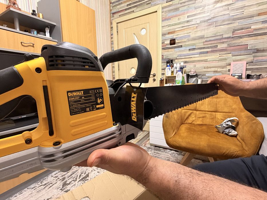 Електрически трион DeWalt DWE399, 1700W, 430мм, тегло 5,5кг