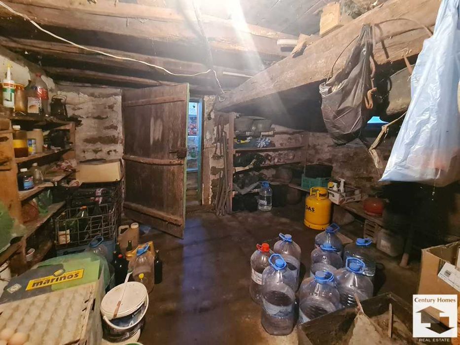 175094 Частично реновирана къща в с.Добромирка, 30 км. от В.Търново