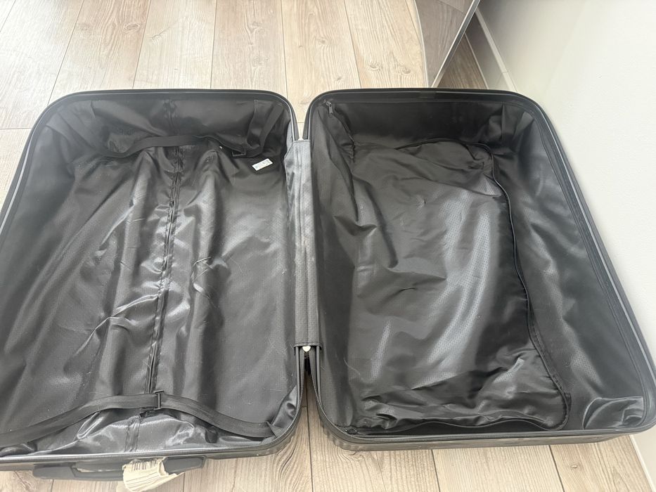 Продам чемоданы