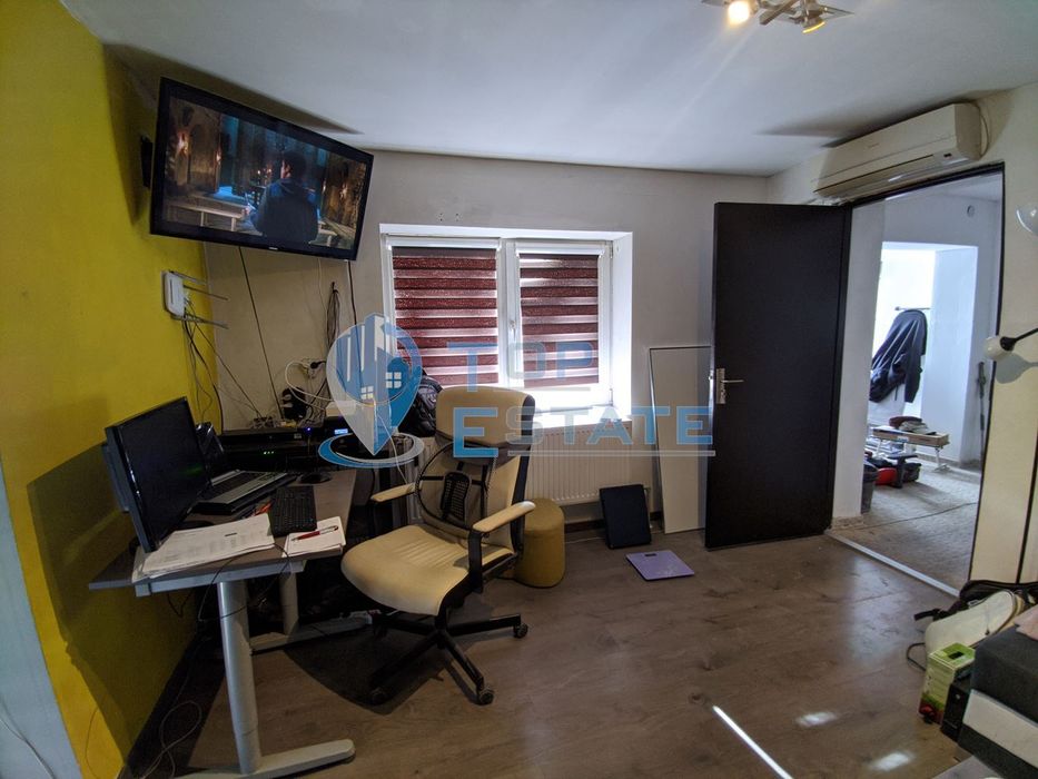 Едноетажна реновирана къща с голям двор в село Павел