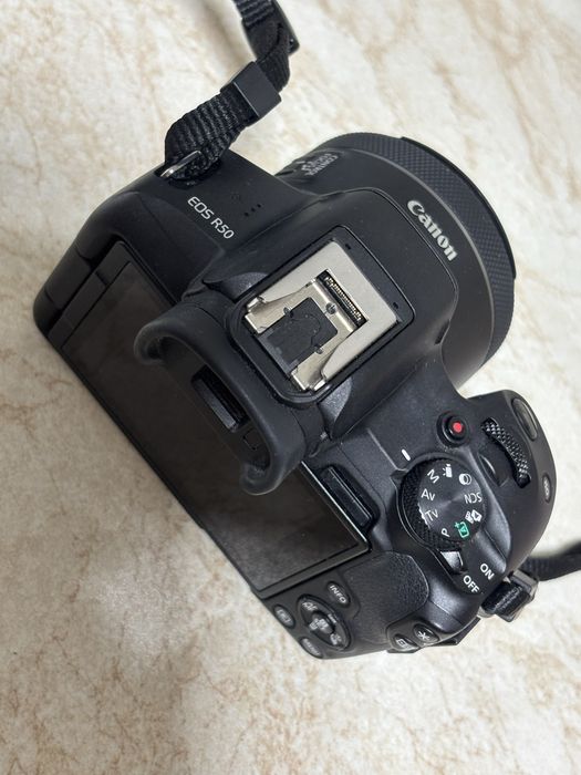 Canon EOS R50 + obiectiv RF50 mm f1.8 stm