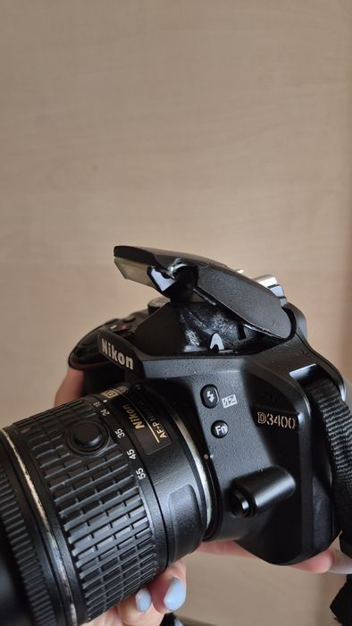 фотоапарат Nikon D3400 с обектив Nikon AF-P DX NIKKOR 18–55mm.