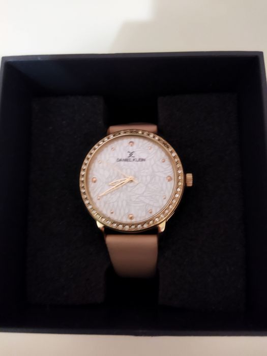 Дамски часовник.Дамски часовник.