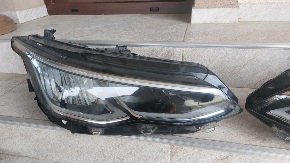 Far stanga / far dreapta led vw golf 8 din 2022