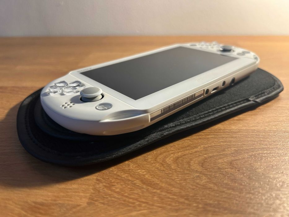 PS Vita Slim White modată — 128GB, stare excelenta