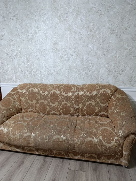 Продается диван и 2 кресла