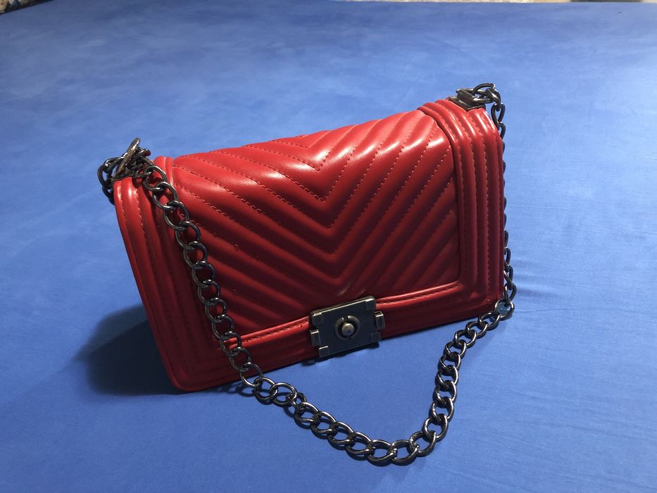 Vand geantuta rosie de ocazie