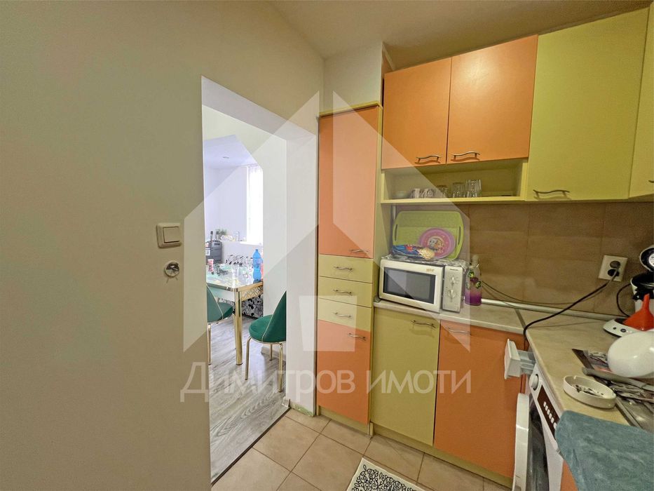 Продава двустаен апартамент готов за живеене - гр. Вълчи дол. Център.