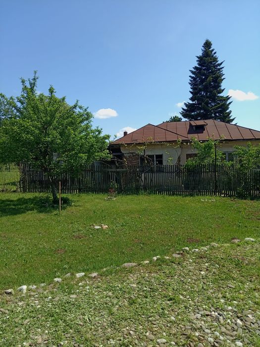 Vând casă batraneasca cu 1700mp