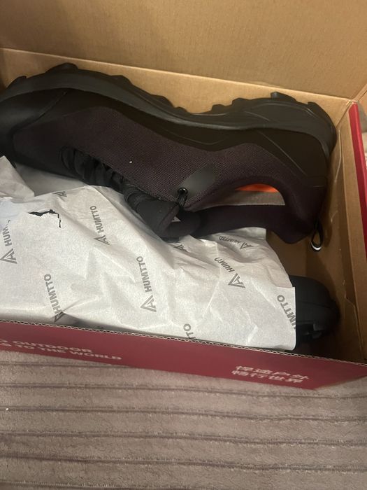 Продам новые кросовки HUMTTO