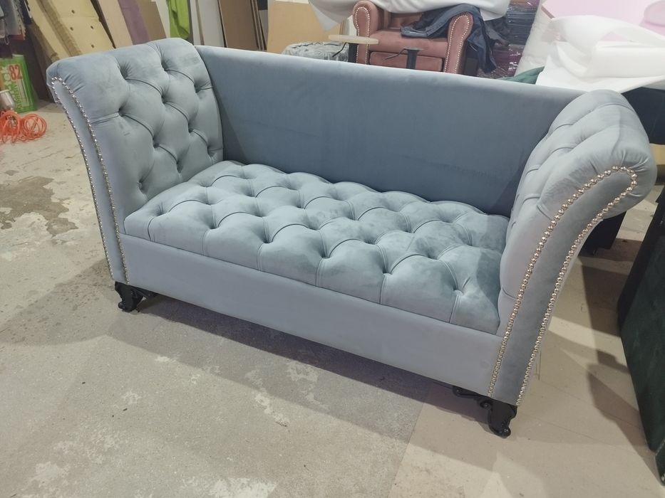 Диванче Честърфийлд - налично