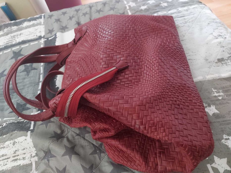 Луксозна Италианска Чанта от Естествена Кожа, червен цвят