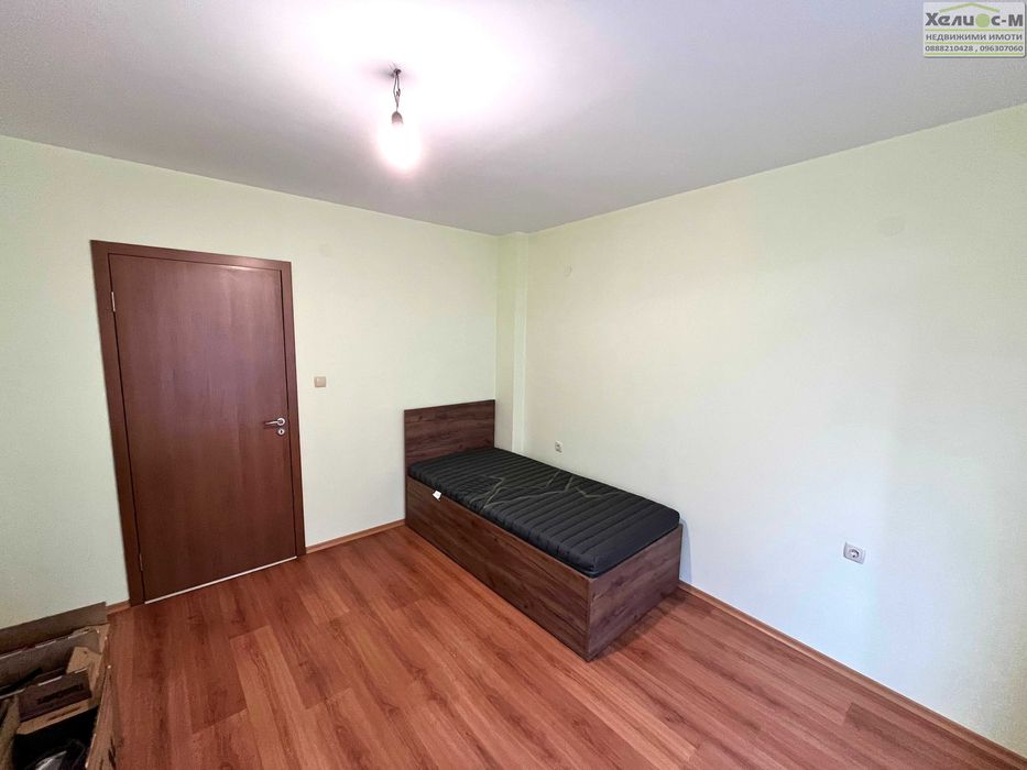 Тристаен апартамент с гараж до трето и четвърто училища, гр.Монтана