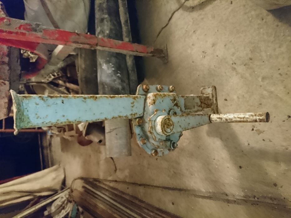 Продам домкрат Ж/Д 75000тг.
