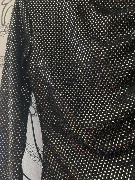 Елегантна черна рокля с пайети