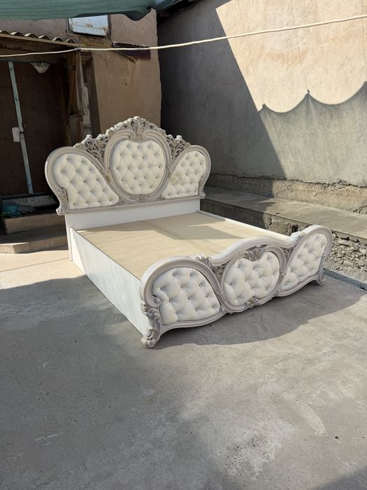 Спальный кровать