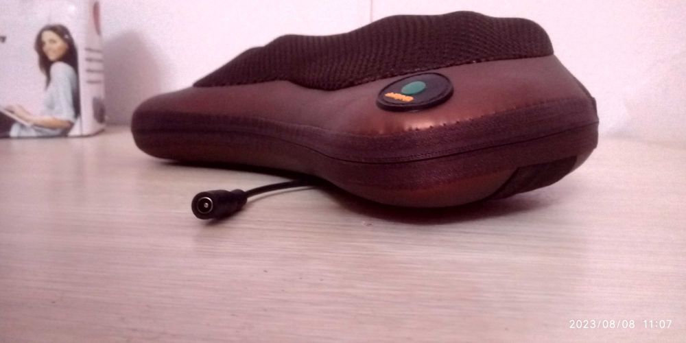 Universal bo'yin massajeri (massaj yostig'i)