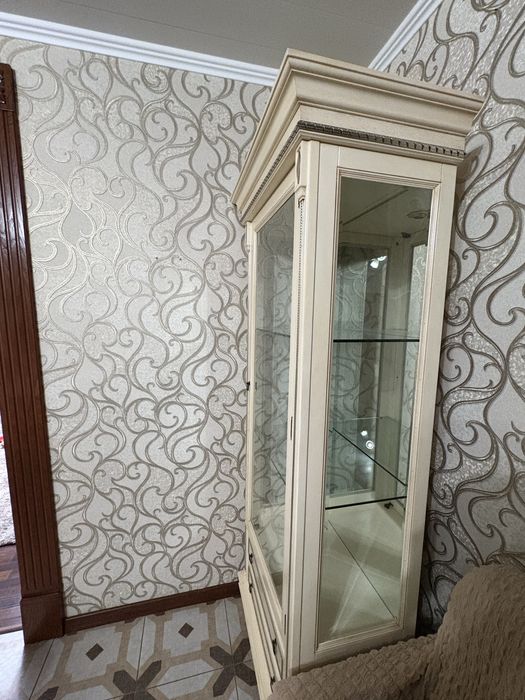 Шкаф из натурального дерева