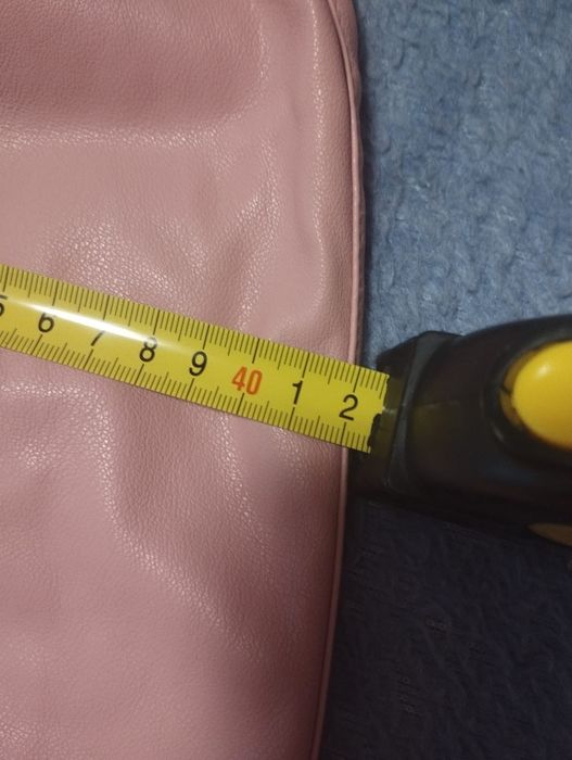 Vând pantaloni  piele ecologica  și geacă de iarna