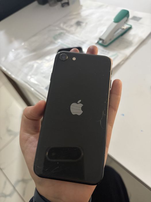 Продается iPhone SE 2020