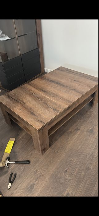 Mobilier living Mömax aproape nou (3 luni) – vitrină + comode + măsuțe + raft sigilat