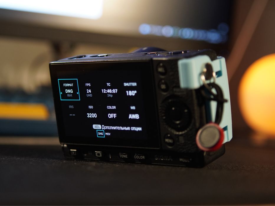 Sigma fp  (снимает raw video)