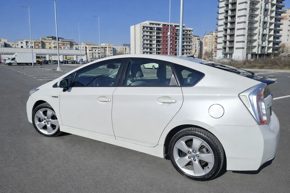 *Toyota Prius Hybrid 2013 • Automat • 244.000 km • Foarte economică