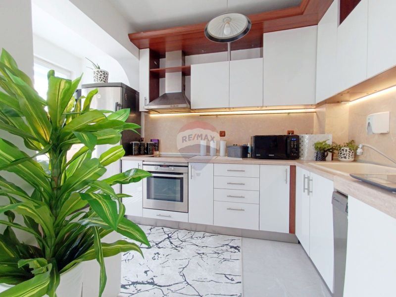 Продава се Тристаен апартамент в Варна, Чайка - 82 кв.м за 3281 €/кв.м - Снимка #4