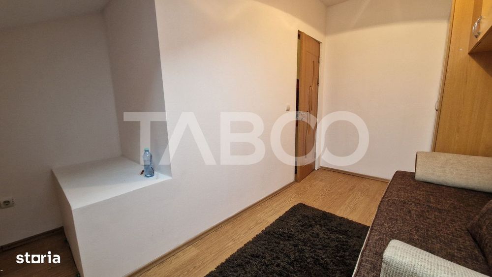 Apartament de inchiriat cu 3 camere balcon la mansarda Vasile Aaron