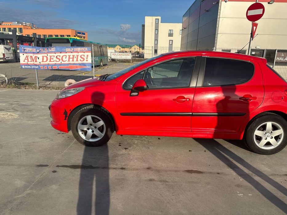 Vând Peugeot 207