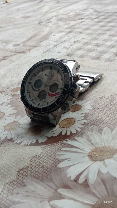 Продавам часовник MARTYN LINE