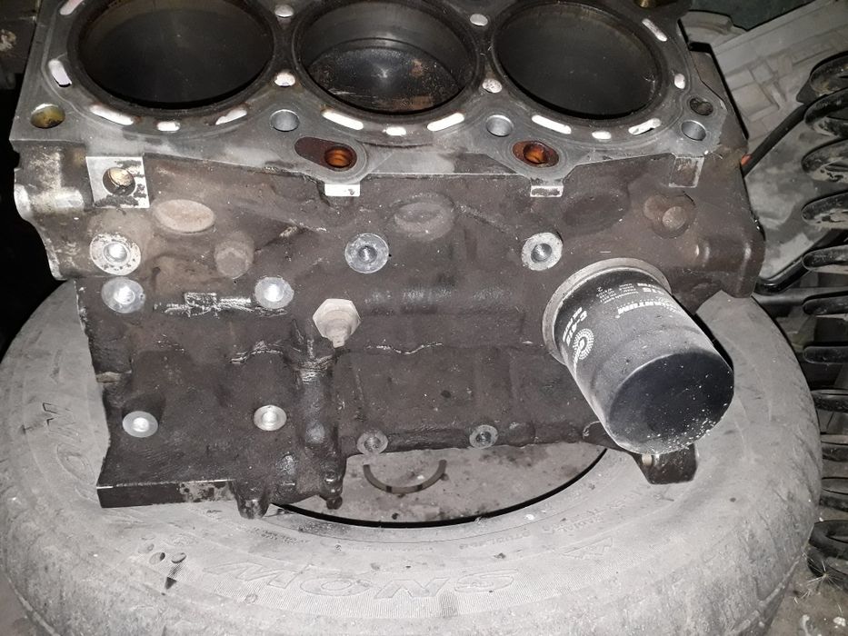 Двигатель Сузуки хл7, компрессор кондиционера, впуск