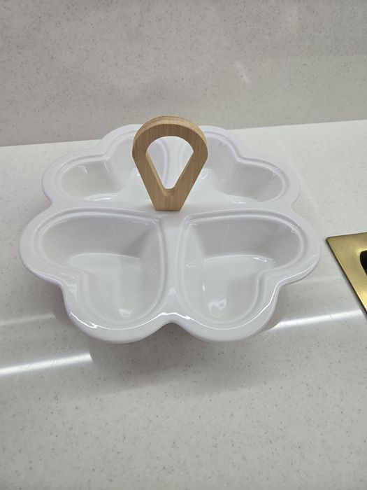 Продам менажницы 2 штуки