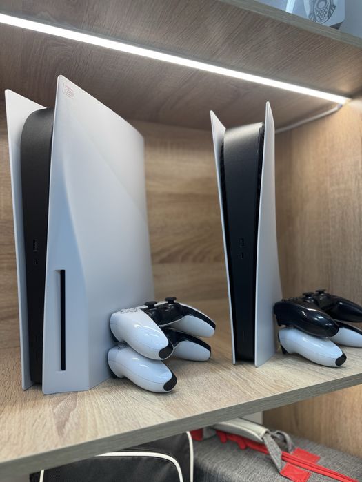 Playstation 5 с двумя джостиками