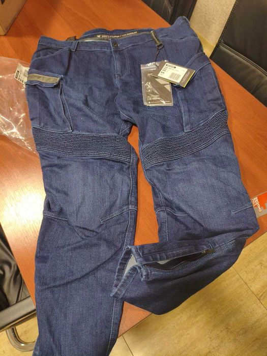 Вниманию байкеров, продаются фирменные новые мото джинсы. Размер 40