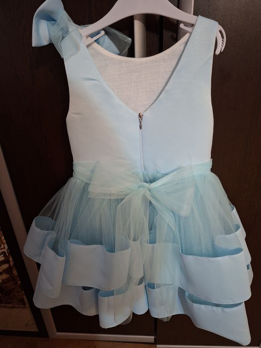 Продам платье на возраст 4-6 лет