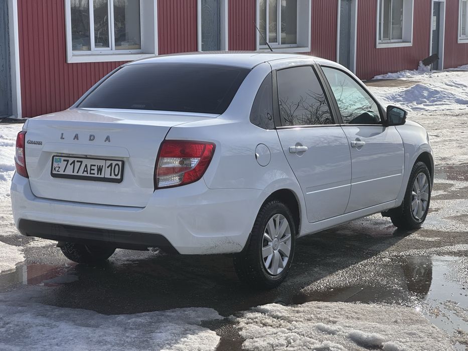 Lada Granta 2023 год