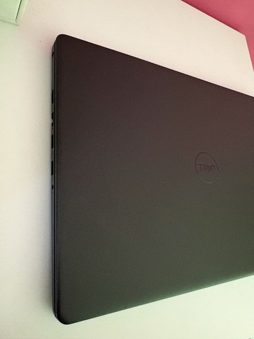 Лаптоп  Dell Vostro 3500