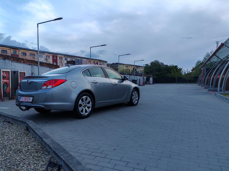 Vând Opel Insignia