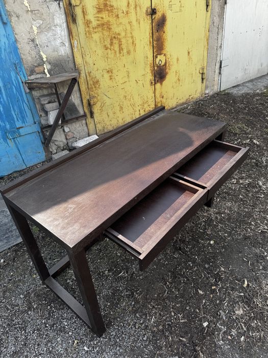 Продам стол ………….